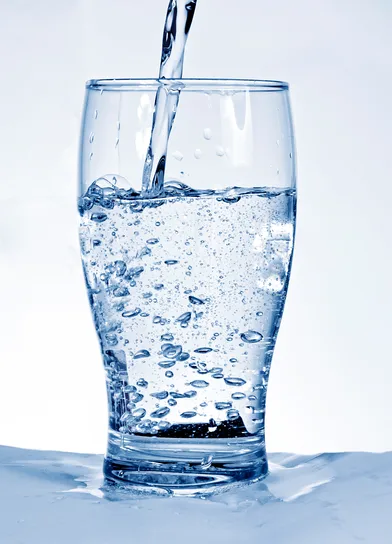 HOW MUCH WATER SHOULD YOU DRINK PER DAY?